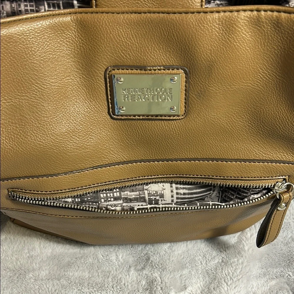 Kenneth Cole Reaction Tan Laptop Tote - Picture 8 of 16